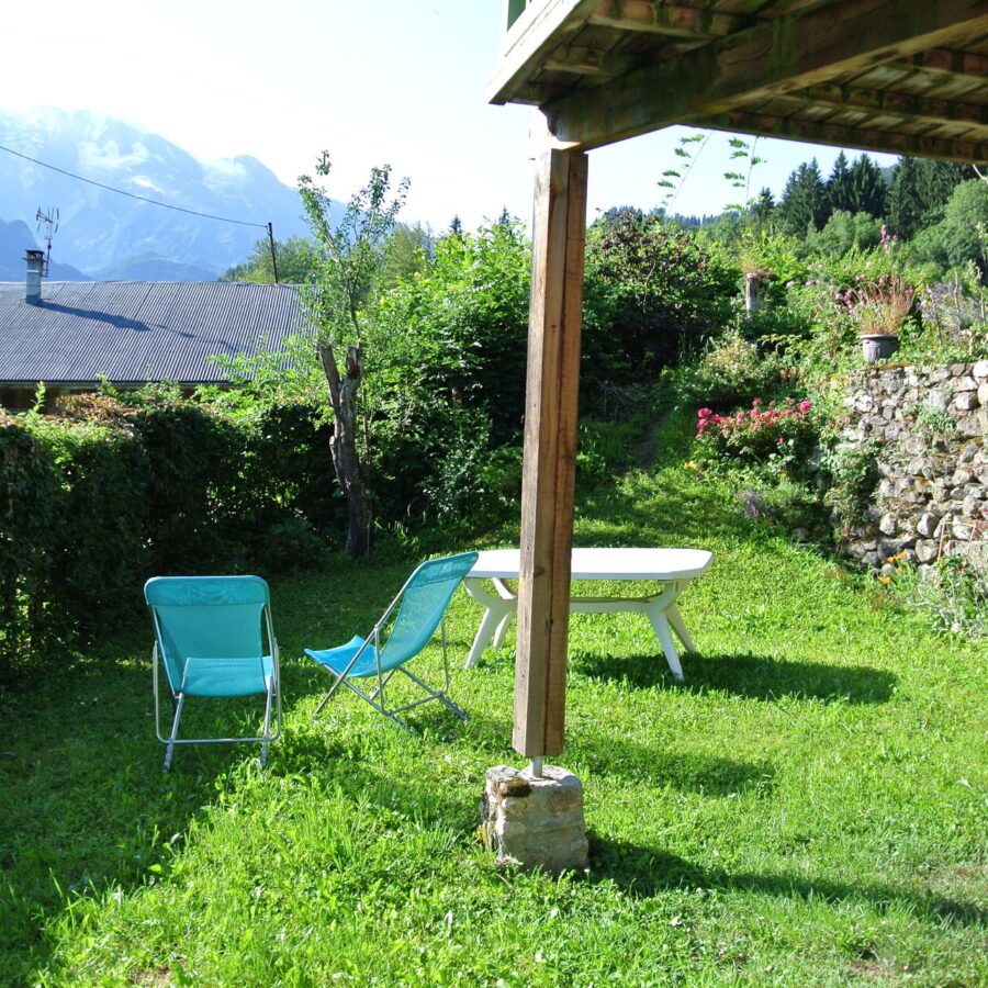 Jardin privé avec vue sur le Mont-Blanc, location Le Refuge à Saint-Gervais