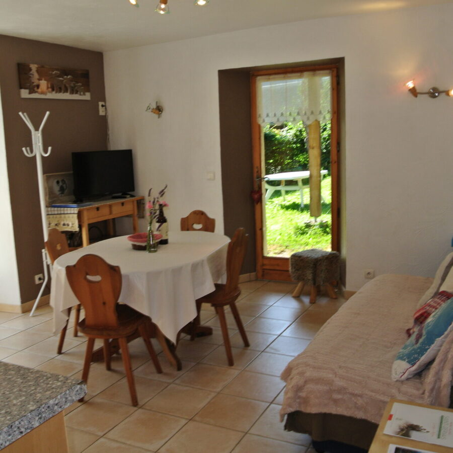Séjour et coin repas de l'appartement Le Refuge à Saint-Gervais