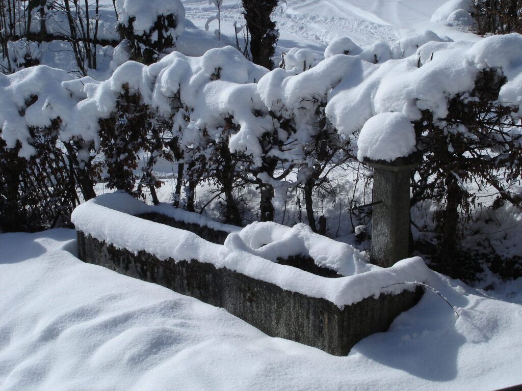 Jardin enneigé de la location Le Refuge en hiver à Saint-Gervais-les-Bains